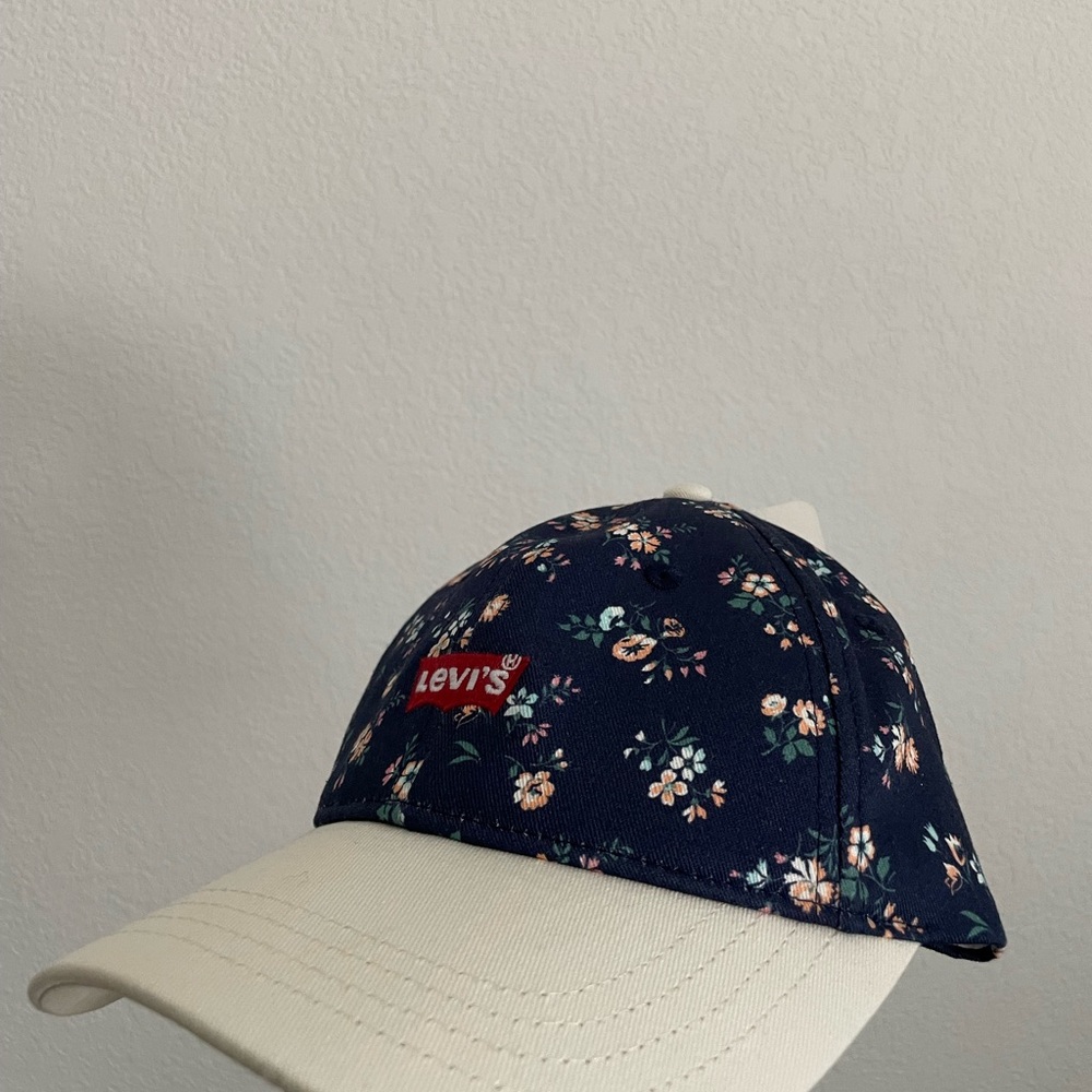 LEVI’S FLORAL HAT